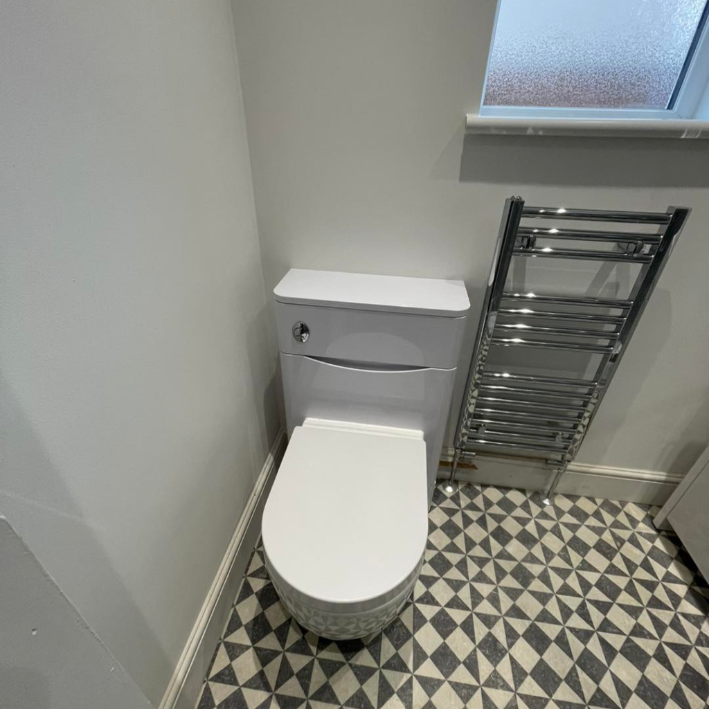 Dymchurch Improvements -Toilet_with_Towel_Rail-2