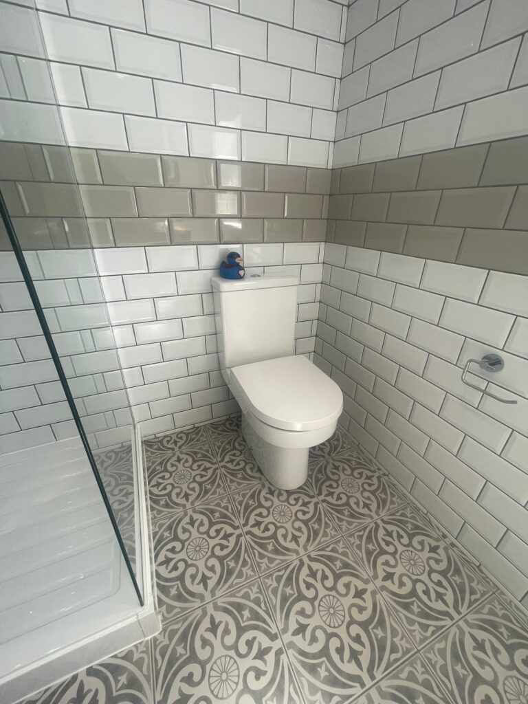 Brand new tiling and new flooring for this en-suite project from Dymchurch Improvements