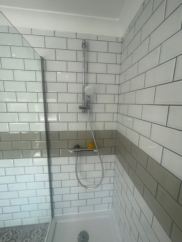 New tiling and shower cubicle in this en-suite project from Dymchurch Improvements